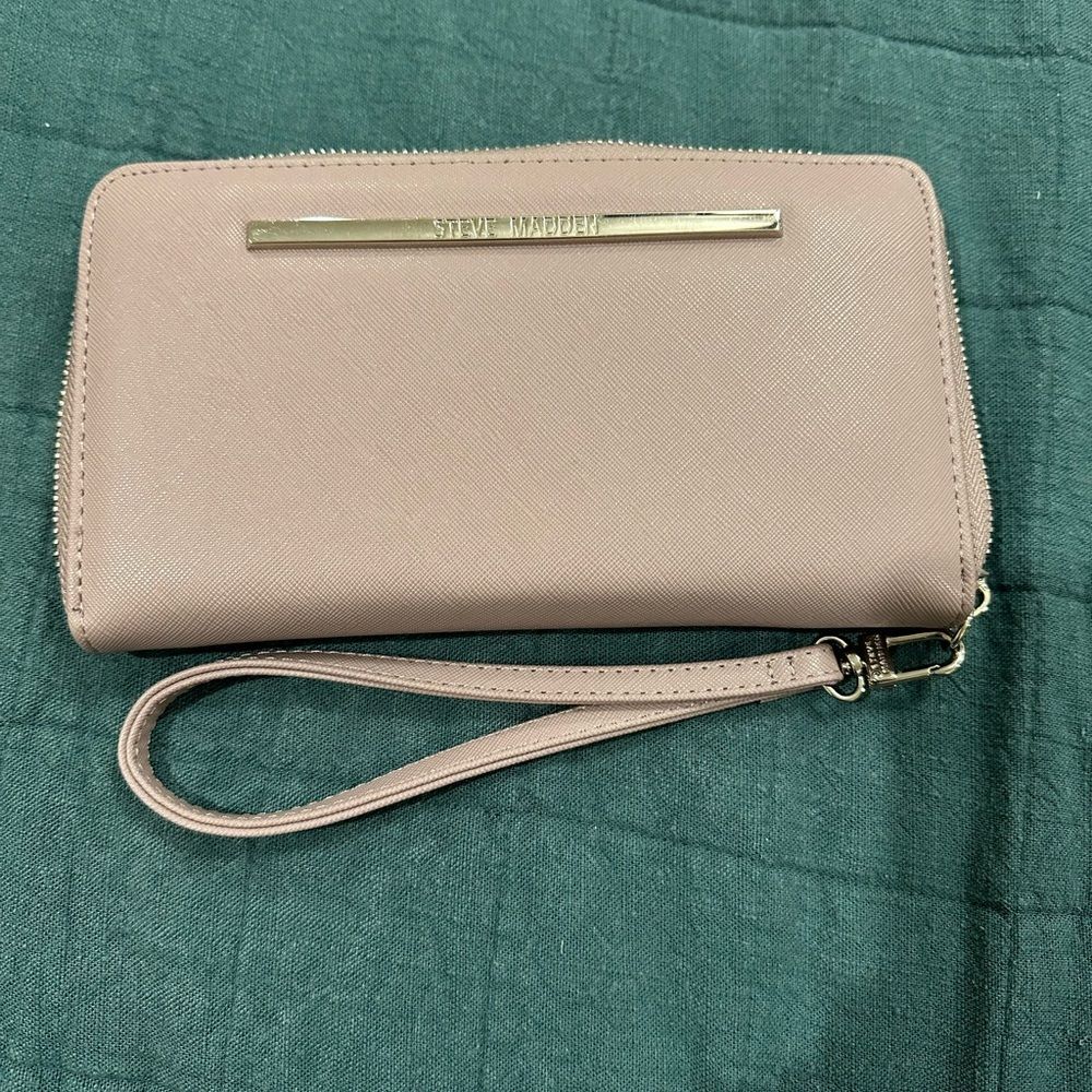 Steve Madden Light Blush Wristlet Clutch with Gold Plate